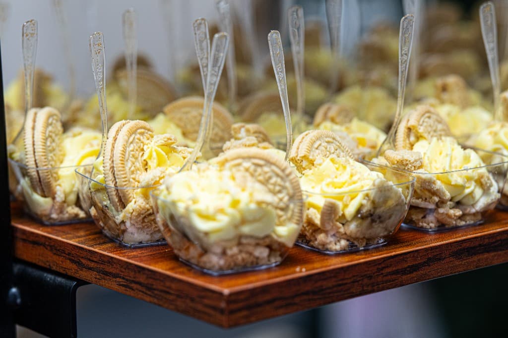 Individual banana pudding cups with cookies and cream
